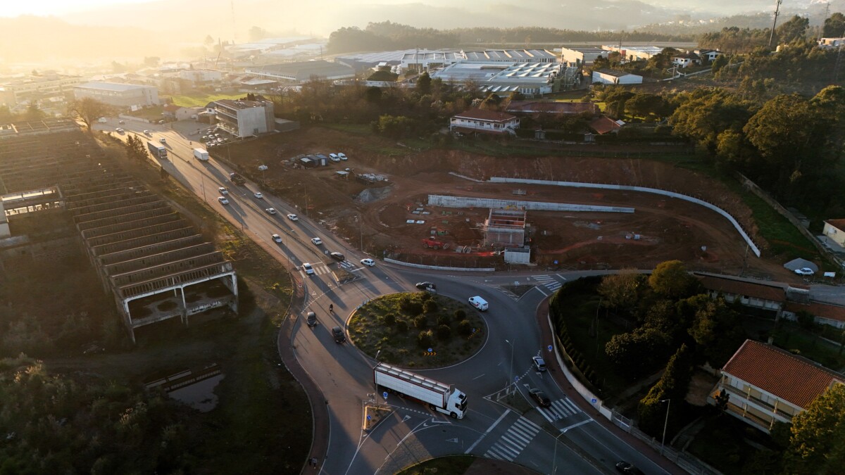 Famalicão: Posto de combustível está a ser construído em frente à antiga Crump