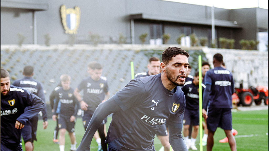 Famalicão tentar inverter ciclo negativo perante um Casa Pia que soma três vitórias consecutivas