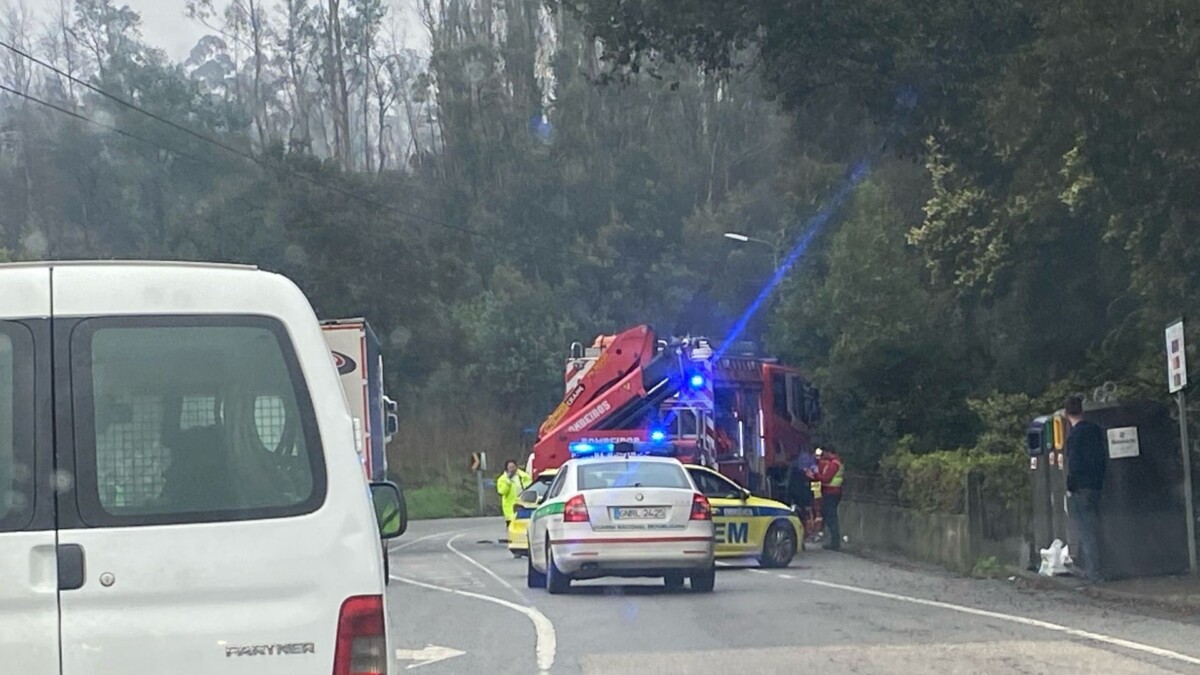 Famalicão: 1 morto e 2 feridos em acidente na N206, em Requião (atualização)