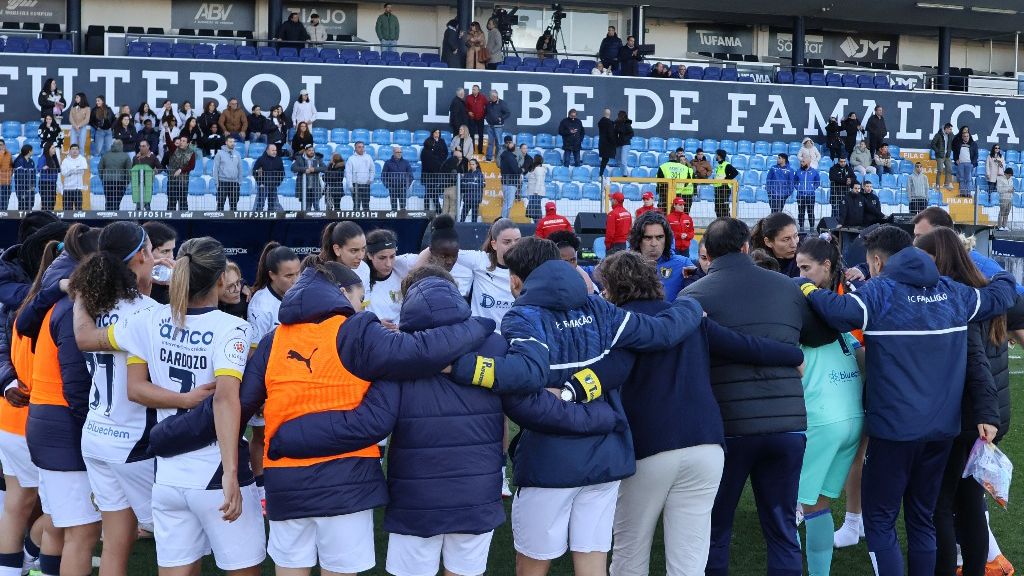 FC Famalicão recebe o Estoril a pensar na manutenção
