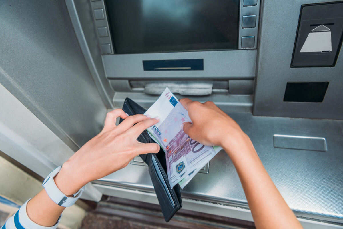 Levantados quase 1 milhão de euros / dia dos multibancos de Famalicão durante o mês de Fevereiro