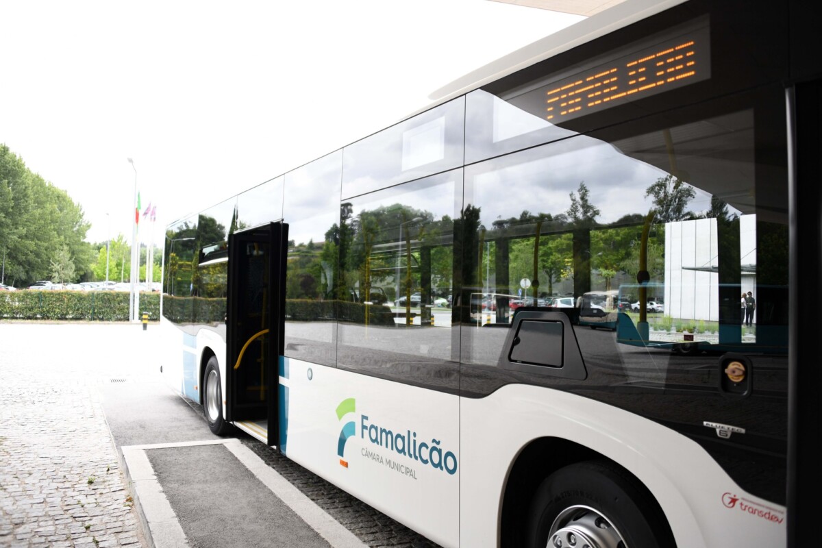 Multas até 250€ para quem falar em alta voz ou videochamada nos transportes públicos