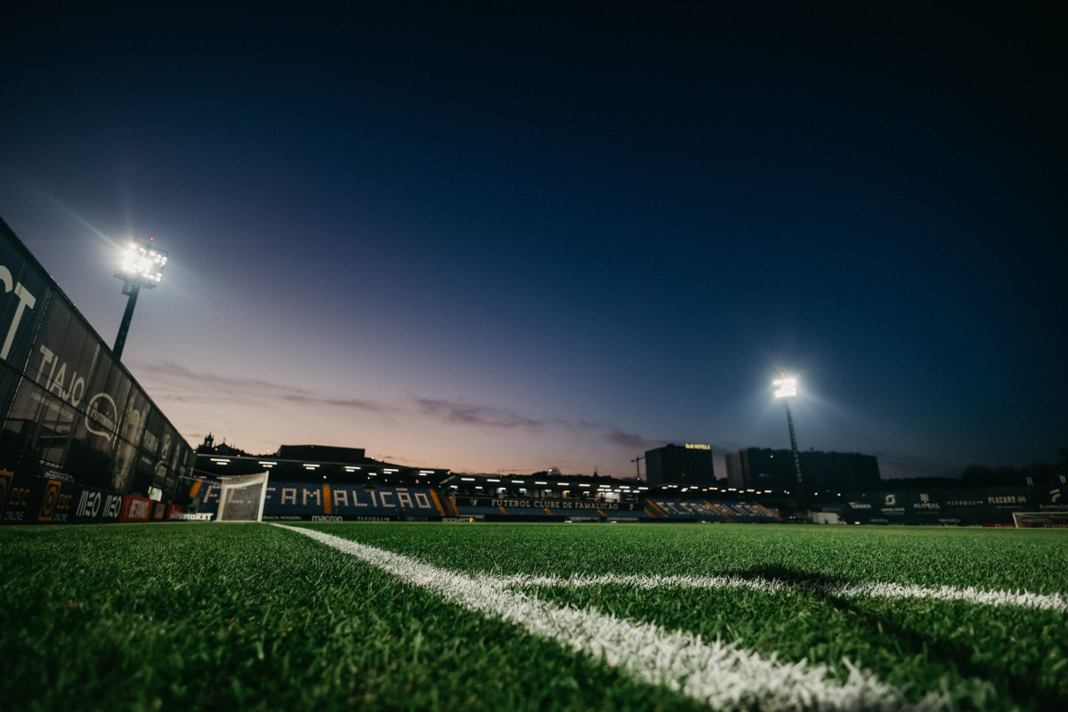 Famalicão: Jogador do Casa Pia encaminhado para o hospital por precaução