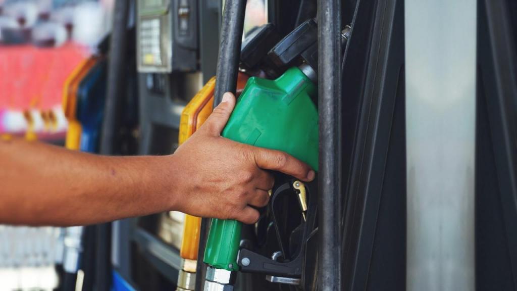 Combustíveis ficam mais caros na segunda-feira