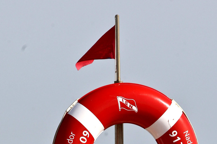 Descarga poluente trava banhos em Vila do Conde