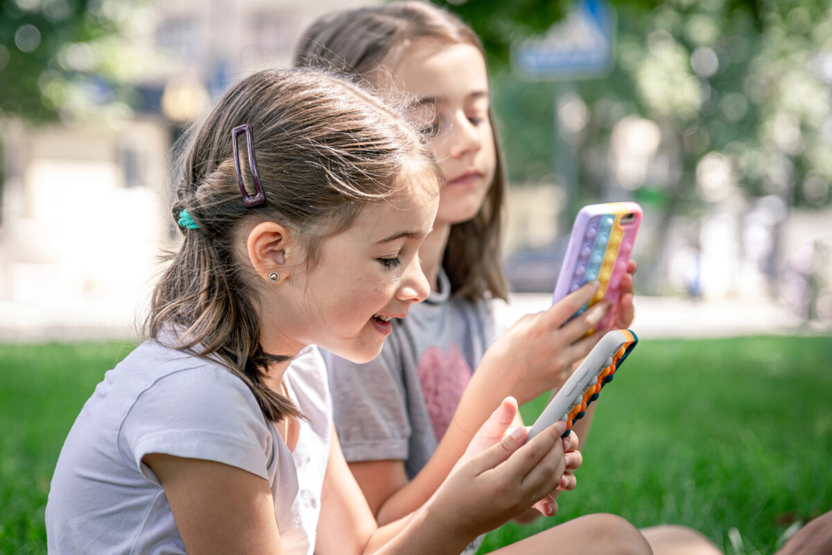 É oficial: Governo proíbe telemóveis nas escolas até ao 6.º ano