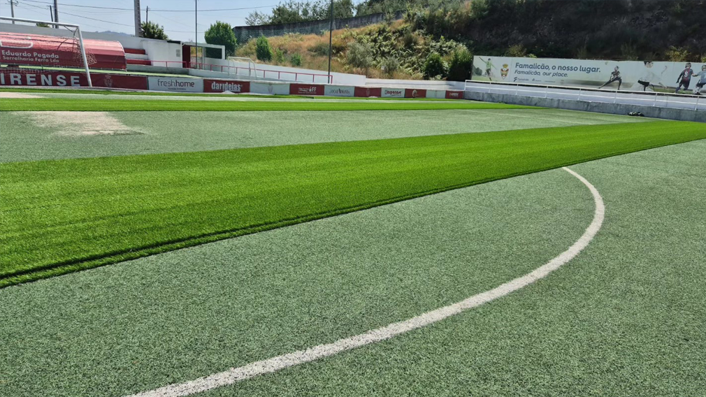 Famalicão: Campo de Ribes está a receber um novo piso