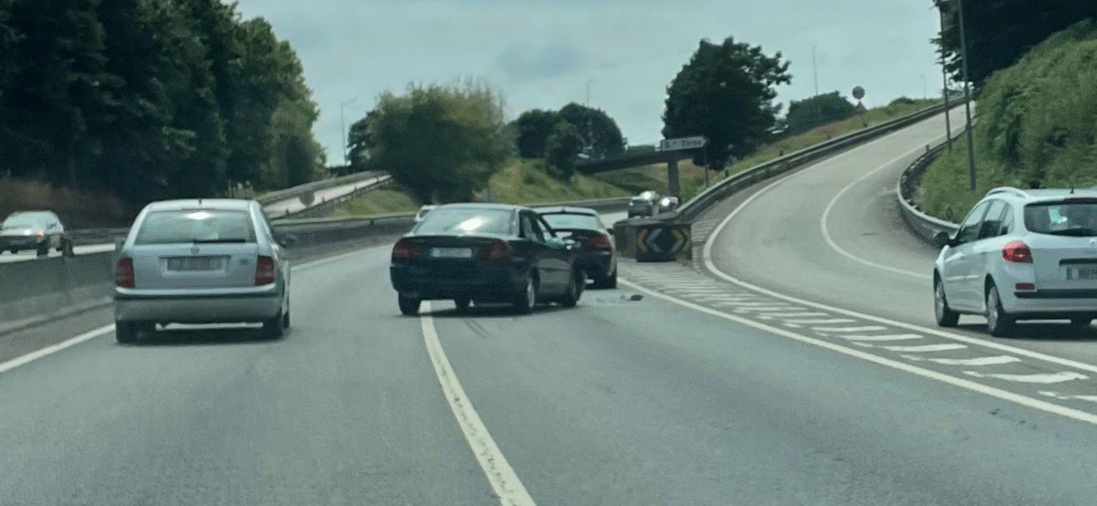 Famalicão: Colisão entre veículos condiciona o trânsito na variante nascente