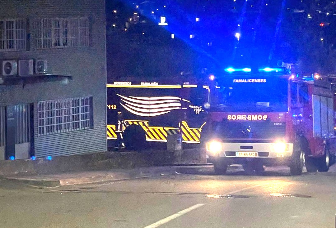 Famalicão: Fogo deflagra em zona de mato e atinge armazém (Requião)