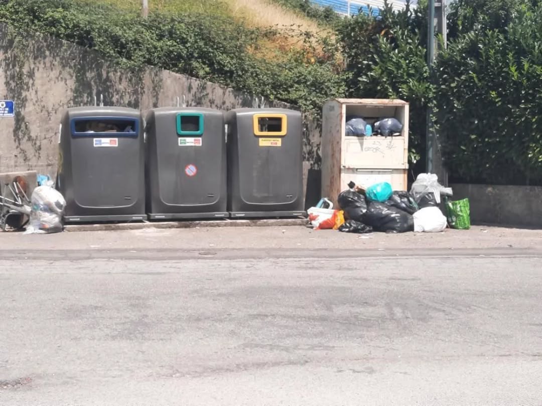 Famalicão: Lixo no chão junto aos ecopontos revolta junta de Seide