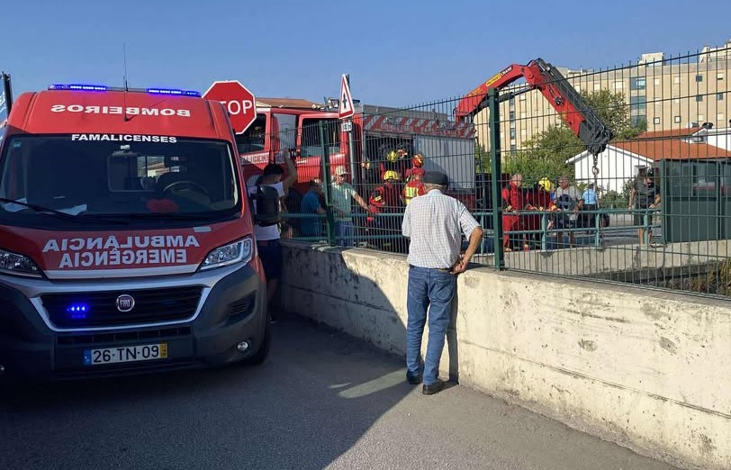 Famalicão: Mulher cai da Av. 9 de Julho para a linha de comboio e fica em estado crítico