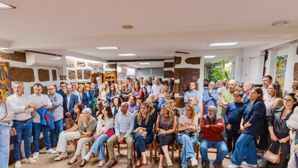 Famalicão: Eduardo Oliveira inaugura sede na companhia «de tanta gente que quer a mudança»