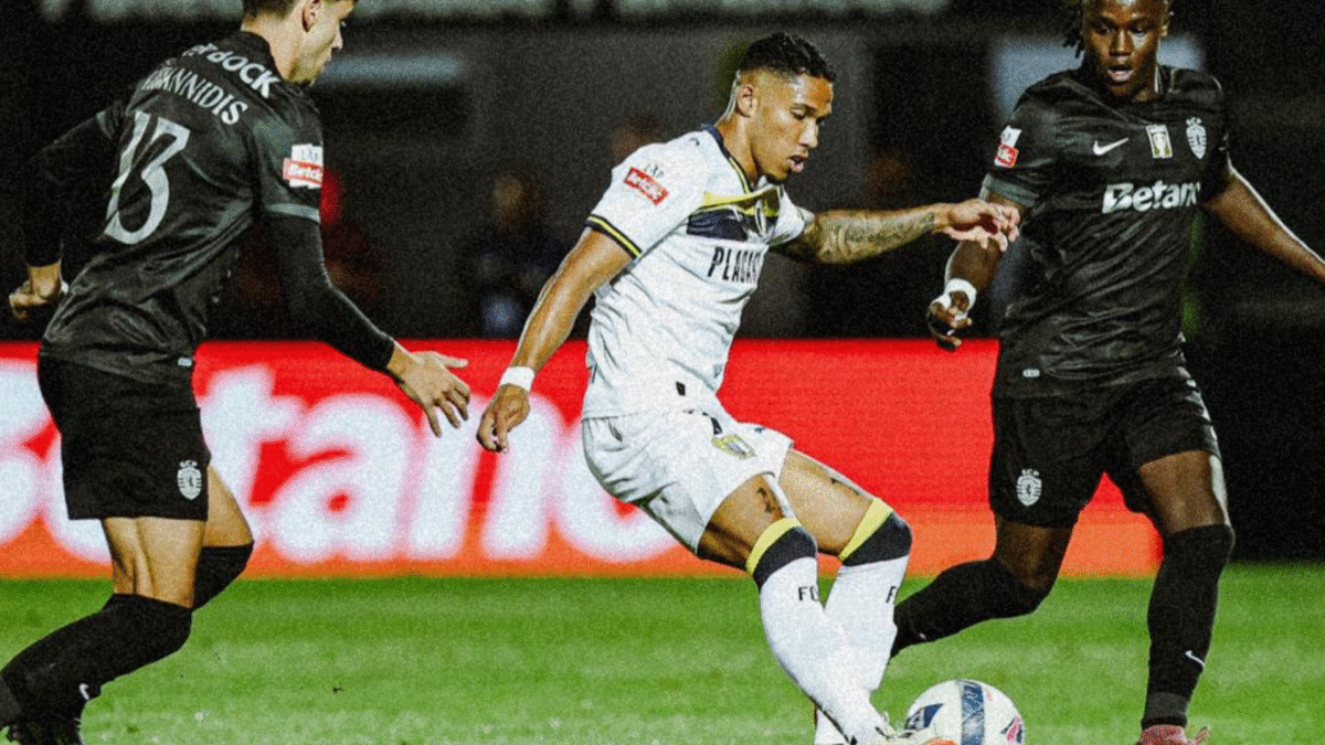 Famalicão esteve a vencer o Sporting mas acabou por sofrer a primeira derrota da época (1-2)