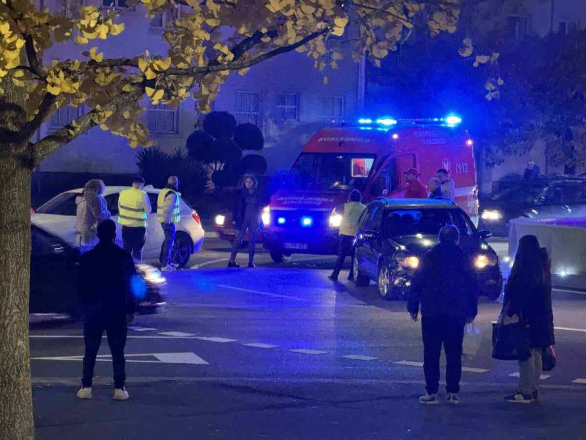 Famalicão: Colisão entre carros na nova rotunda junto às Lameiras