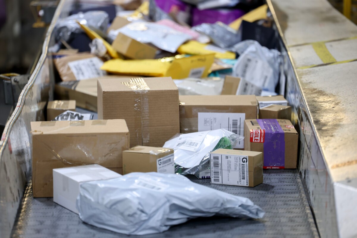 UE quer travar Temu e Shein: Consumidores obrigados a pagar taxa extra em todas as encomendas