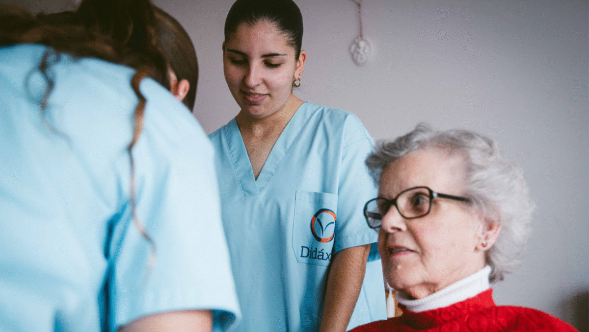 Famalicão: Alunos do curso Técnico Auxiliar de Saúde visitam Centro Social Paroquial de Requião