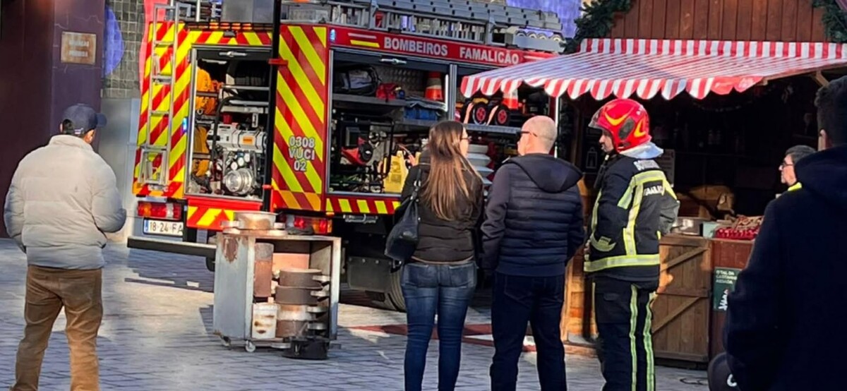 Famalicão: Bombeiros alertados para incêndio numa das “casinhas” do mercado de natal