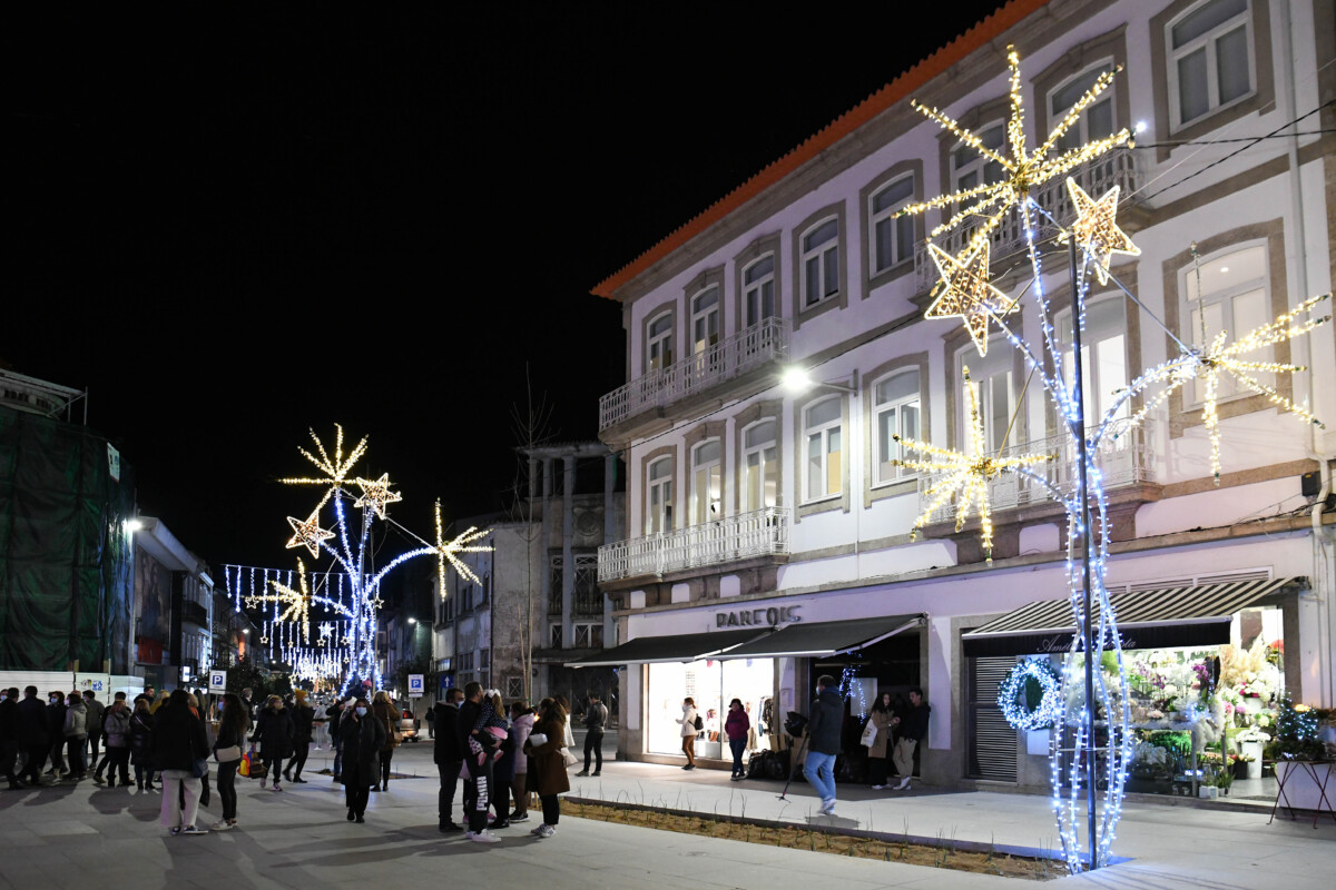 Famalicão: Comércio de rua com horário alargado na noite de 20 de dezembro