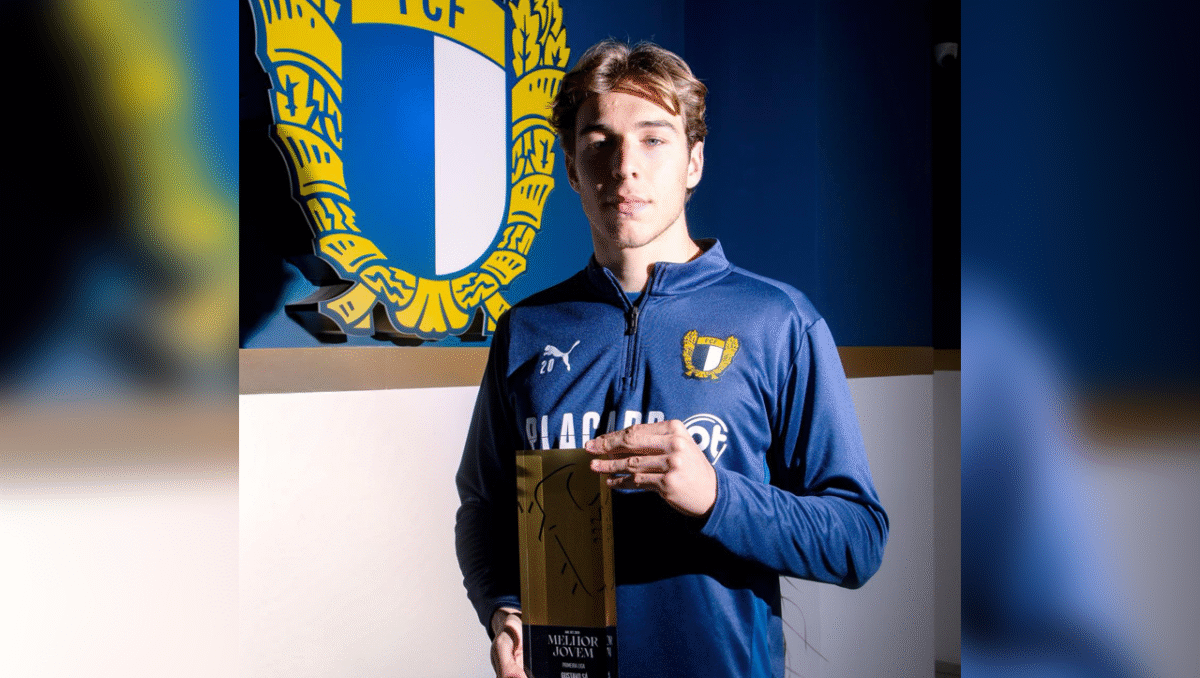 Famalicão: Gustavo Sá recebe prémio e revela sonhos para cumprir no clube (c/vídeo)