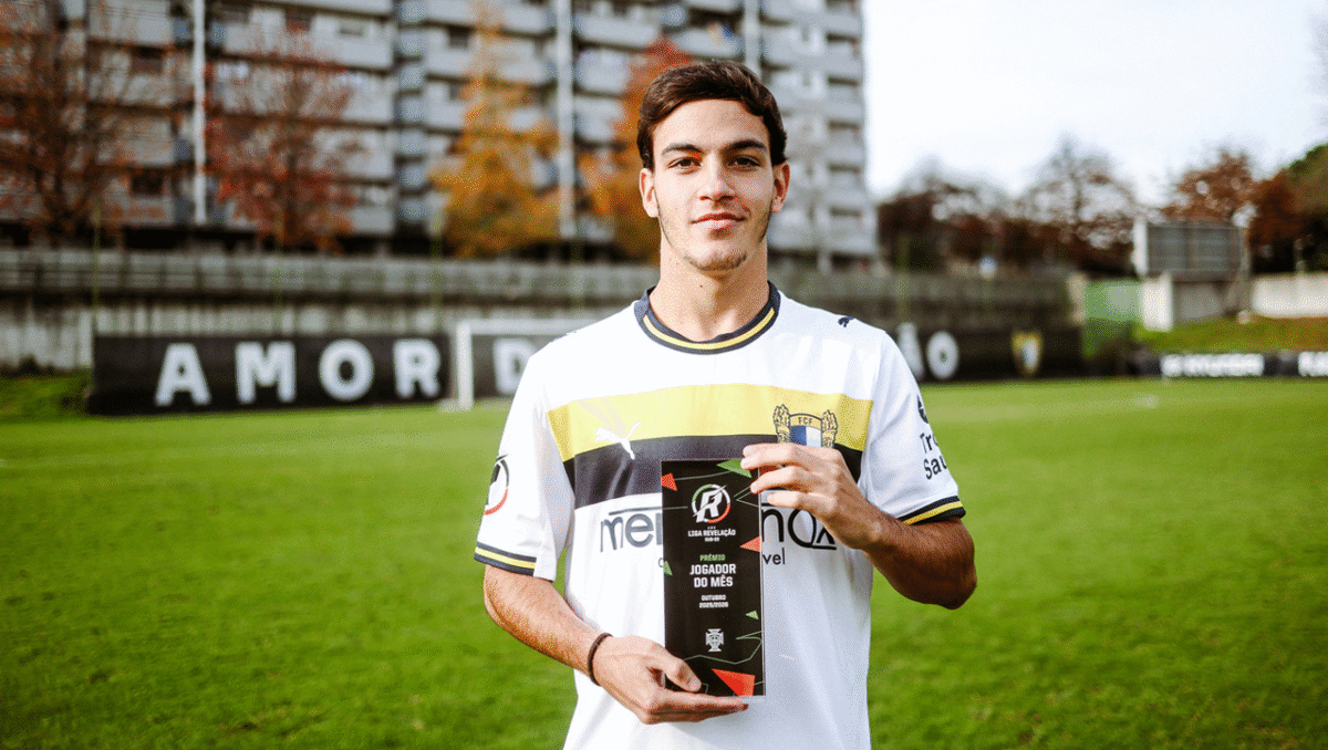 Famalicão: Lourenço Teixeira eleito o melhor jogador da Liga Revelação