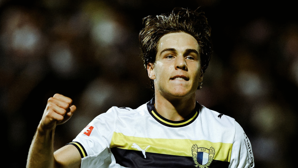 Famalicão: O jovem 100 golos está «muito grato ao FC Famalicão» (c/vídeo)