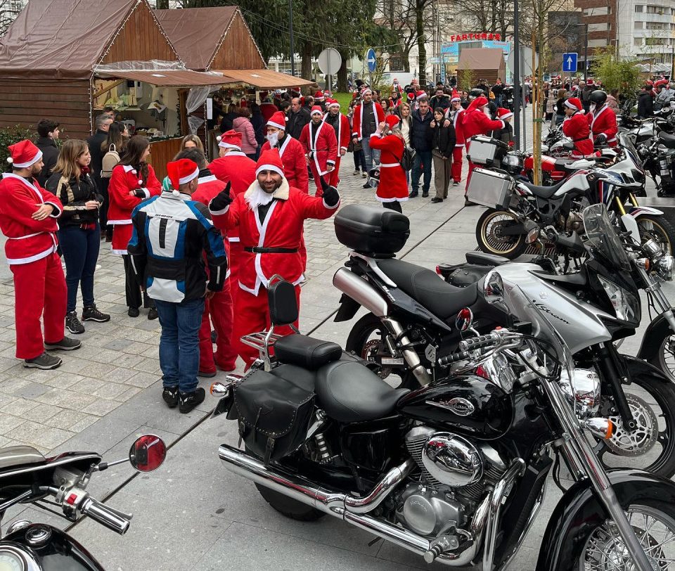 Motards vestidos de Pai Natal espalham alegria este domingo à tarde em Famalicão