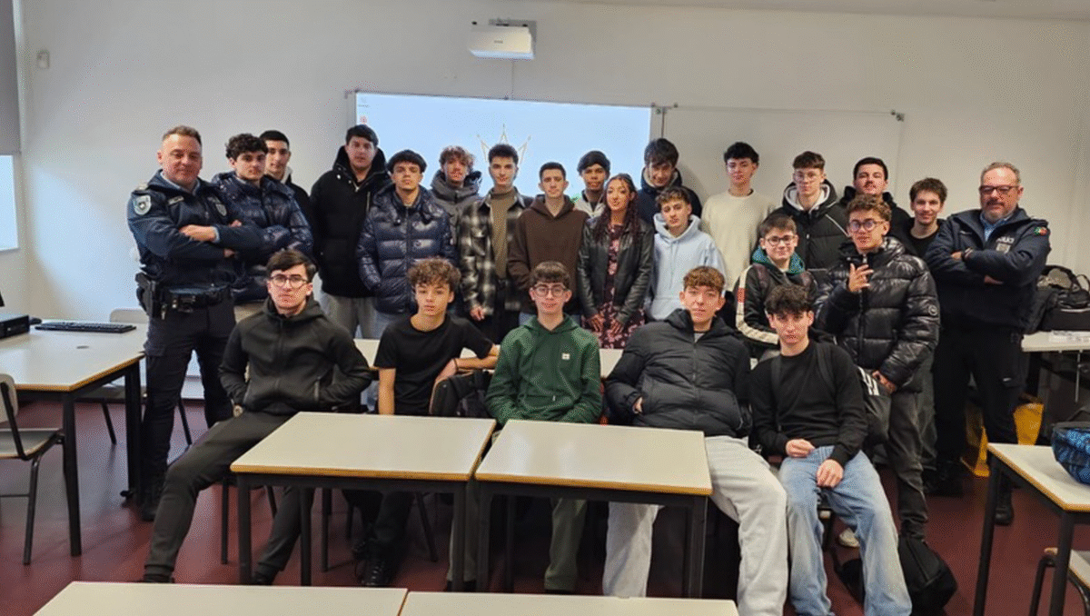 Famalicão: PSP promove sessão de sensibilização sobre comportamentos de risco