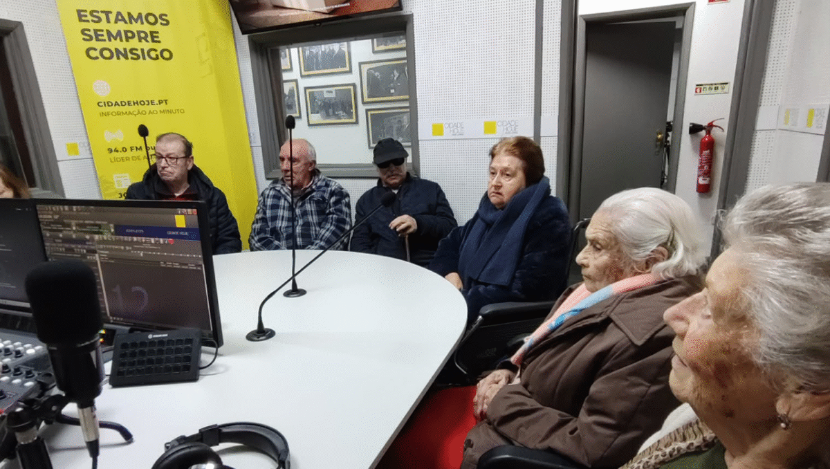 Famalicão: Seniores do Centro Social e Paroquial de S. Cosme visitam estúdios da Cidade Hoje